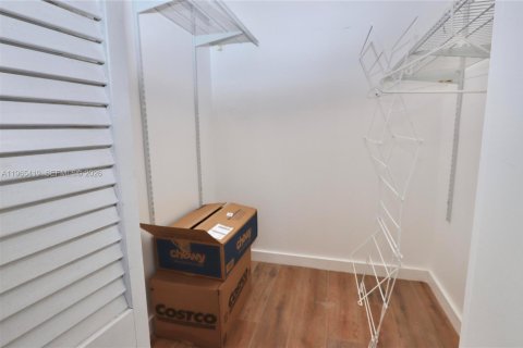 Condo in Aventura, Florida, 2 bedrooms № 2027016 - photo 15