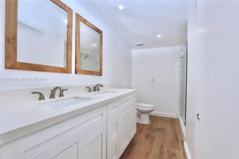 Condo in Aventura, Florida, 2 bedrooms № 2027016 - photo 12