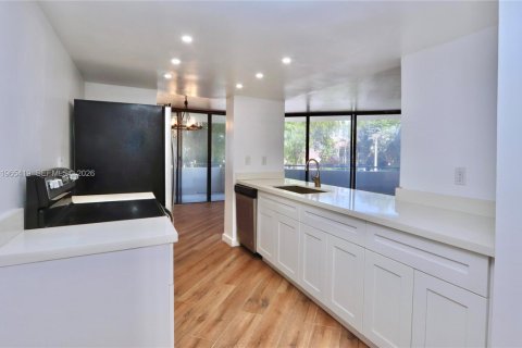 Condo in Aventura, Florida, 2 bedrooms № 2027016 - photo 5