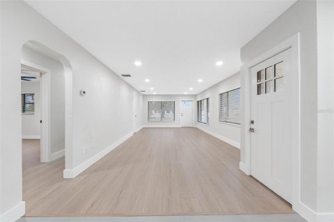 Casa en venta en Clearwater, Florida, 3 dormitorios, 143.91 m2 № 2150889 - foto 4