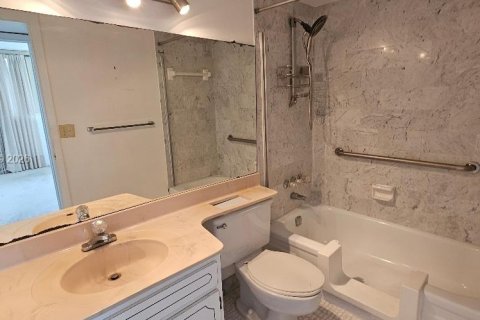 Купить кондоминиум в Пемброк-Пайнс, Флорида 2 спальни, 108.7м2, № 2154893 - фото 25