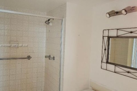 Купить кондоминиум в Пемброк-Пайнс, Флорида 2 спальни, 108.7м2, № 2154893 - фото 26