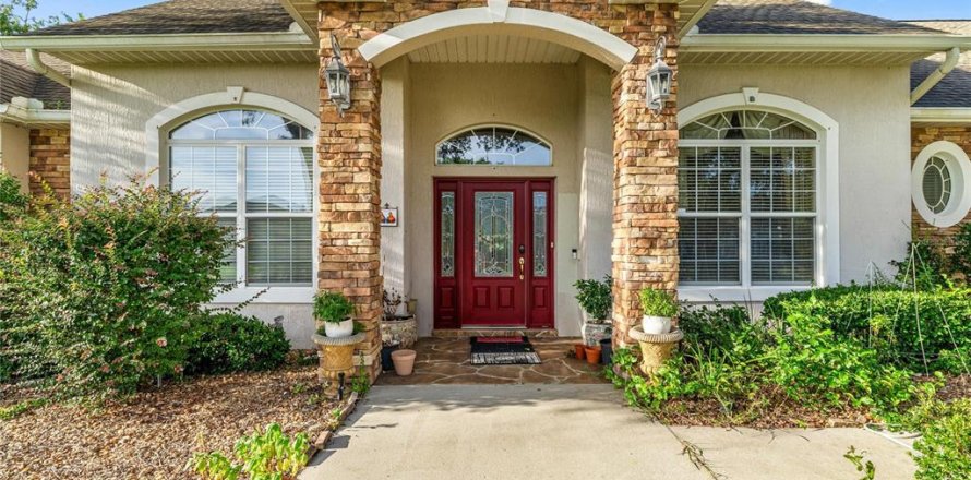 House in Ocala, Florida 3 bedrooms, 274.71 sq.m. № 2400234