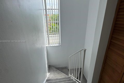 Touwnhouse à louer à Miami, Floride: 2 chambres, 88.07 m2 № 2383009 - photo 15