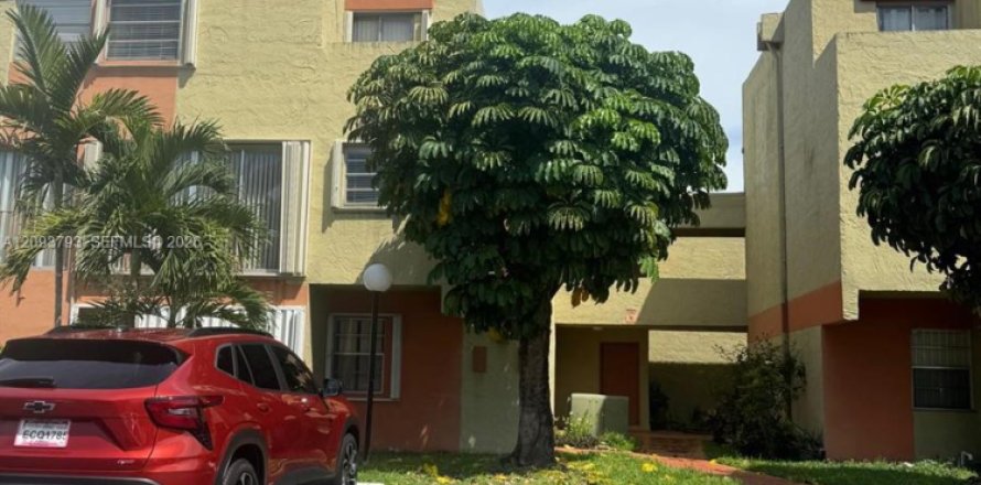 Touwnhouse à Miami, Floride 2 chambres, 88.07 m2 № 2383009