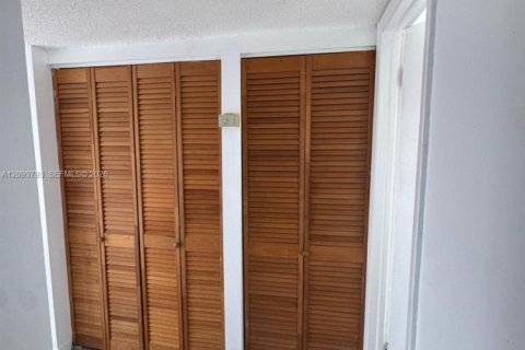 Touwnhouse à louer à Miami, Floride: 2 chambres, 88.07 m2 № 2383009 - photo 17