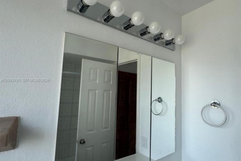Touwnhouse à louer à Miami, Floride: 2 chambres, 88.07 m2 № 2383009 - photo 18