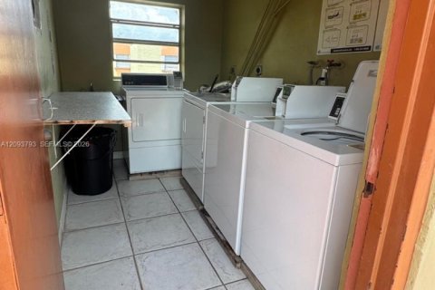 Touwnhouse à louer à Miami, Floride: 2 chambres, 88.07 m2 № 2383009 - photo 27