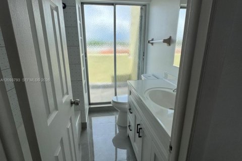Touwnhouse à louer à Miami, Floride: 2 chambres, 88.07 m2 № 2383009 - photo 21