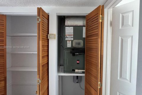 Touwnhouse à louer à Miami, Floride: 2 chambres, 88.07 m2 № 2383009 - photo 16