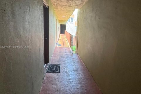 Touwnhouse à louer à Miami, Floride: 2 chambres, 88.07 m2 № 2383009 - photo 2