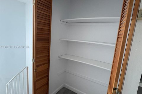 Touwnhouse à louer à Miami, Floride: 2 chambres, 88.07 m2 № 2383009 - photo 14
