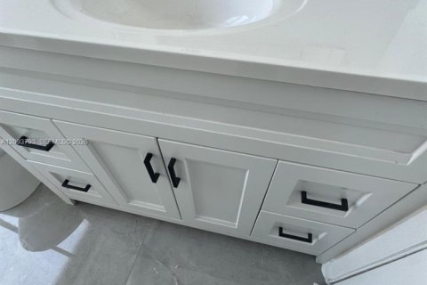 Touwnhouse à louer à Miami, Floride: 2 chambres, 88.07 m2 № 2383009 - photo 19