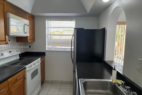 Touwnhouse à louer à Miami, Floride: 2 chambres, 88.07 m2 № 2383009 - photo 5