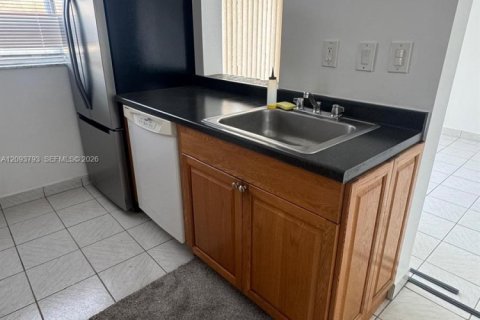 Touwnhouse à louer à Miami, Floride: 2 chambres, 88.07 m2 № 2383009 - photo 6