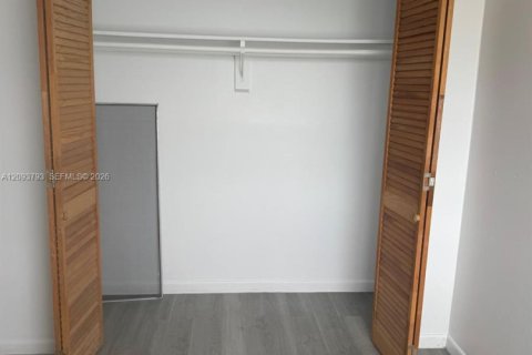 Touwnhouse à louer à Miami, Floride: 2 chambres, 88.07 m2 № 2383009 - photo 24