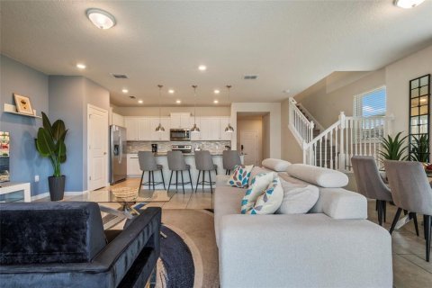Townhouse in Davenport, Florida 5 bedrooms, 218.78 sq.m. № 2394161 - photo 14