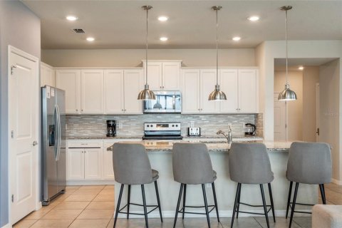 Townhouse in Davenport, Florida 5 bedrooms, 218.78 sq.m. № 2394161 - photo 17