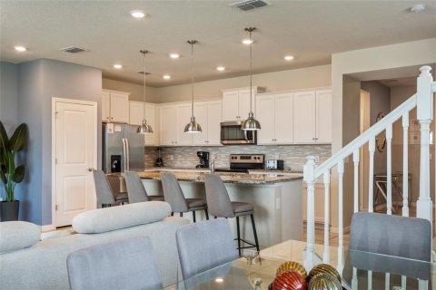 Townhouse in Davenport, Florida 5 bedrooms, 218.78 sq.m. № 2394161 - photo 25