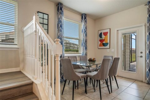 Townhouse in Davenport, Florida 5 bedrooms, 218.78 sq.m. № 2394161 - photo 15