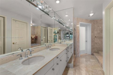 Copropriété à vendre à Miami Beach, Floride: 4 chambres, 296.54 m2 № 1874520 - photo 28