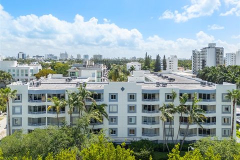 Condo in Miami Beach, Florida, 2 bedrooms  № 2075287