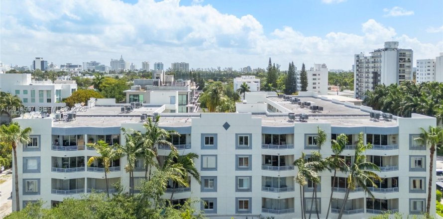 Condo in Miami Beach, Florida, 2 bedrooms № 2075287