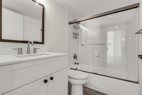Condo in Miami Beach, Florida, 2 bedrooms № 2075287 - photo 20