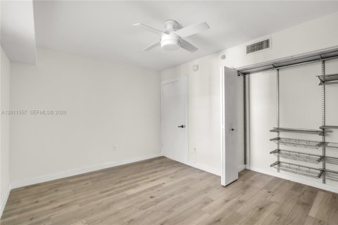 Condo in Miami Beach, Florida, 2 bedrooms № 2075287 - photo 18