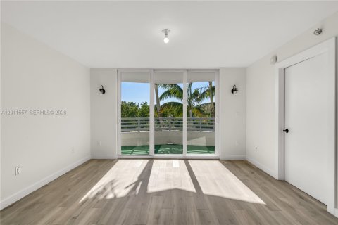 Condo in Miami Beach, Florida, 2 bedrooms № 2075287 - photo 7