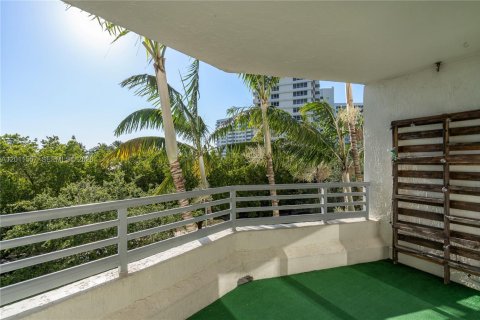 Condo in Miami Beach, Florida, 2 bedrooms № 2075287 - photo 21