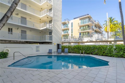 Condo in Miami Beach, Florida, 2 bedrooms № 2075287 - photo 27