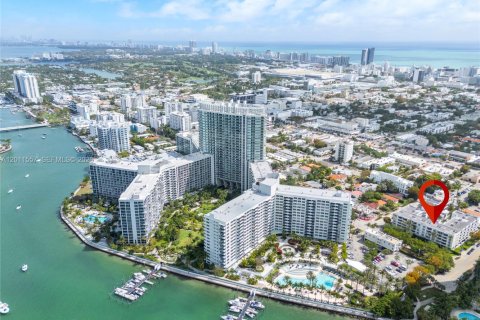 Condo in Miami Beach, Florida, 2 bedrooms № 2075287 - photo 23