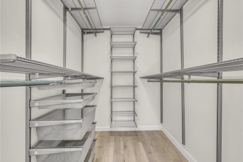 Condo in Miami Beach, Florida, 2 bedrooms № 2075287 - photo 16