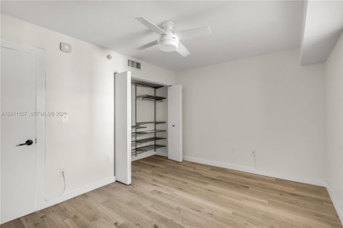Condo in Miami Beach, Florida, 2 bedrooms № 2075287 - photo 19