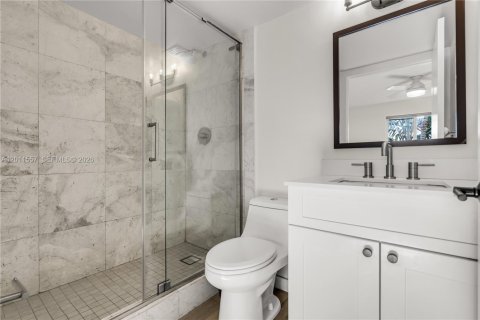Condo in Miami Beach, Florida, 2 bedrooms № 2075287 - photo 15
