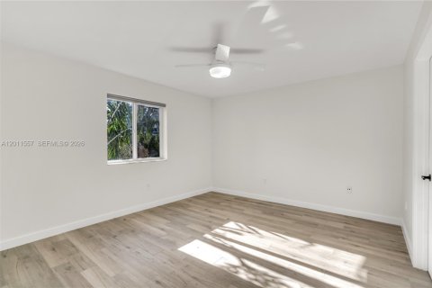 Condo in Miami Beach, Florida, 2 bedrooms № 2075287 - photo 12
