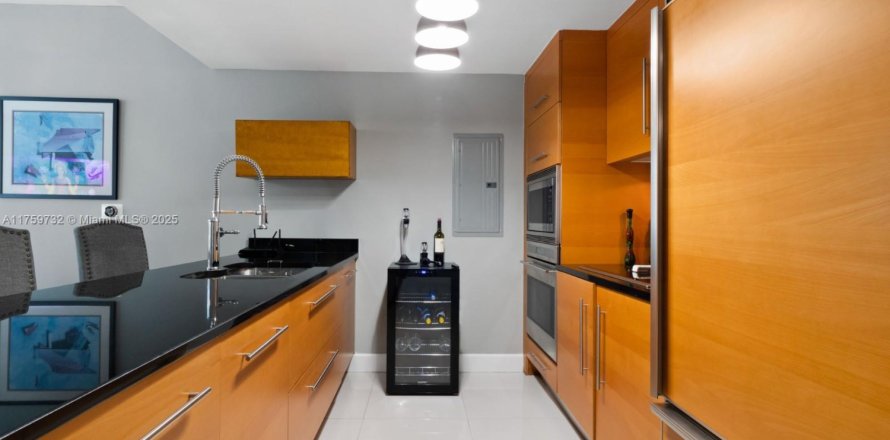 Condominio en Miami, Florida, 2 dormitorios  № 1937588