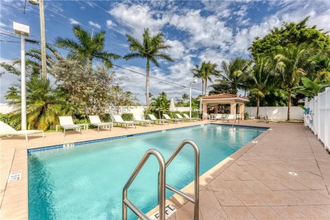 Townhouse in Pompano Beach, Florida 3 bedrooms, 139.35 sq.m. № 1120188