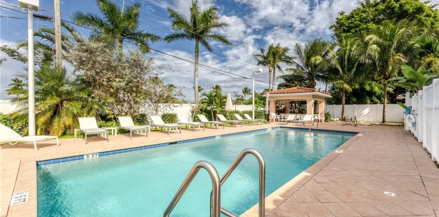 Townhouse in Pompano Beach, Florida 3 bedrooms, 139.35 sq.m. № 1120188