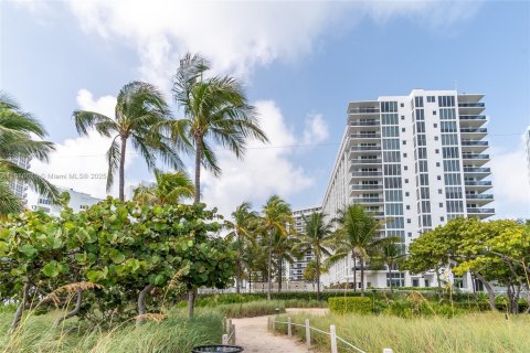 Copropriété à louer à Bal Harbour, Floride: 2 chambres, 98.1 m2 № 1923605 - photo 2