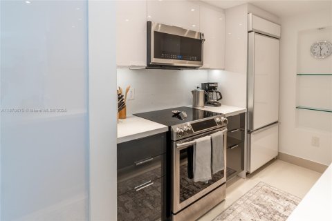Copropriété à louer à Bal Harbour, Floride: 2 chambres, 98.1 m2 № 1923605 - photo 16