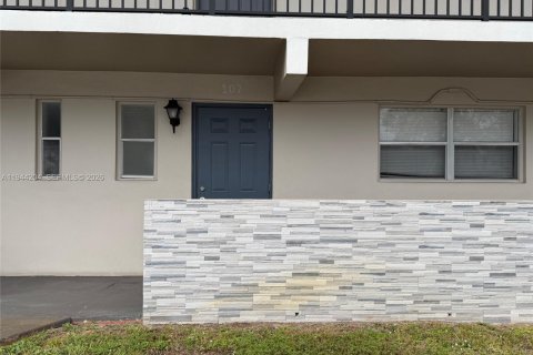 Condo in Tamarac, Florida, 1 bedroom  № 2000668 - photo 6