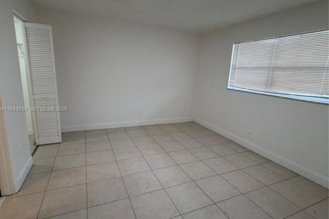 Condo in Tamarac, Florida, 1 bedroom  № 2000668 - photo 4