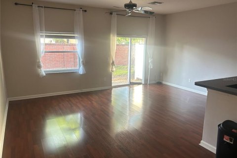 Townhouse in Winter Springs, Florida 3 bedrooms, 138.61 sq.m. № 1636922 - photo 4