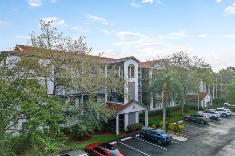 Кондоминиум с 2 спальнями в Пемброк-Пайнс, Флорида № 2002761