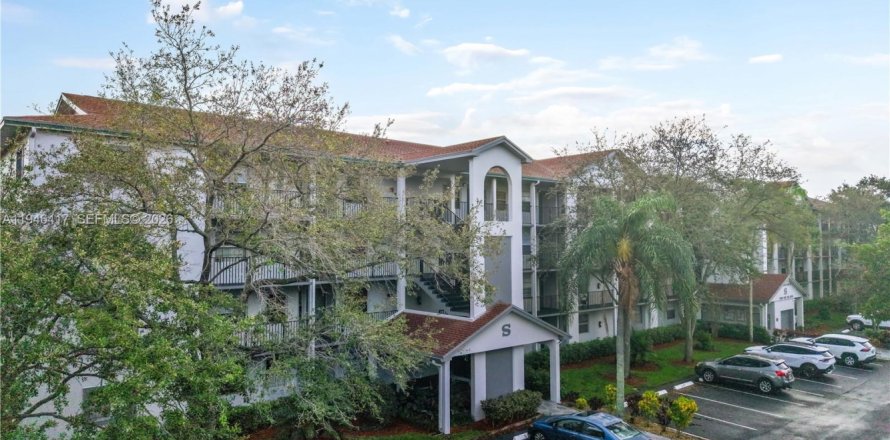 Кондоминиум с 2 спальнями в Пемброк-Пайнс, Флорида № 2002761