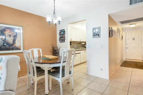 Купить кондоминиум в Пемброк-Пайнс, Флорида 2 спальни, 102.19м2, № 2002761 - фото 18