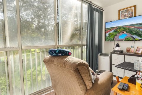 Купить кондоминиум в Пемброк-Пайнс, Флорида 2 спальни, 102.19м2, № 2002761 - фото 25