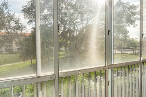 Купить кондоминиум в Пемброк-Пайнс, Флорида 2 спальни, 102.19м2, № 2002761 - фото 26